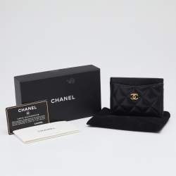 مملوكة مسبقًا Chanel Black Quilted Leather CC Card Holder