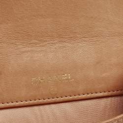 مملوكة مسبقًا محفظة شانيل "فرينش" قلاب مزين سي سي جلد كافيار ميتاليك