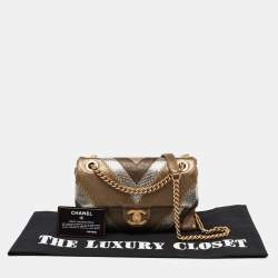 مملوكة مسبقًا Chanel Gold/Metallic Chevron Leather and Python Patchwork CC Flap Bag