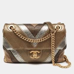 مملوكة مسبقًا Chanel Gold/Metallic Chevron Leather and Python Patchwork CC Flap Bag