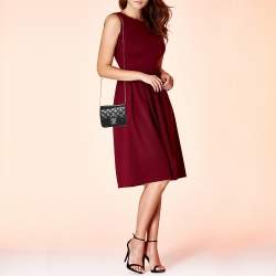 مملوكة مسبقًا حقيبة شانيل فينتدج جلد سوداء مبطنة مربعة بقلاب صغيرة