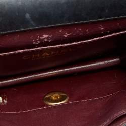 مملوكة مسبقًا حقيبة شانيل فينتدج جلد سوداء مبطنة مربعة بقلاب صغيرة