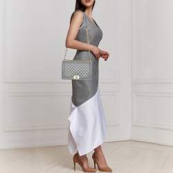 مملوكة مسبقًا حقيبة بقلاب شانيل بوي جلد مبطن رصاصي متوسطة