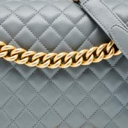 مملوكة مسبقًا حقيبة بقلاب شانيل بوي جلد مبطن رصاصي متوسطة