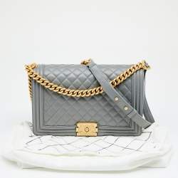 مملوكة مسبقًا حقيبة بقلاب شانيل بوي جلد مبطن رصاصي متوسطة