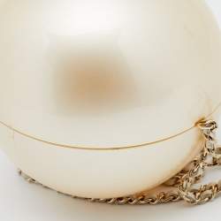 مملوكة مسبقًا Chanel Pearl Plexiglass Round Shape Minaudiere Evening Bag