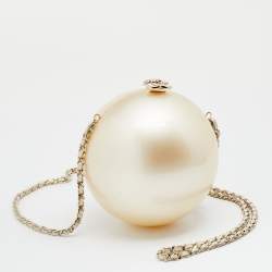 مملوكة مسبقًا Chanel Pearl Plexiglass Round Shape Minaudiere Evening Bag