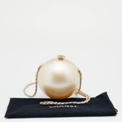 مملوكة مسبقًا Chanel Pearl Plexiglass Round Shape Minaudiere Evening Bag