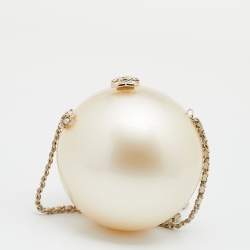 مملوكة مسبقًا Chanel Pearl Plexiglass Round Shape Minaudiere Evening Bag