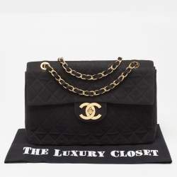 مملوكة مسبقًا Chanel Black Quilted Fabric Vintage Maxi Classic Single Flap Bag