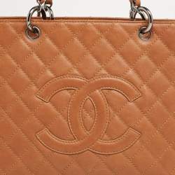 مملوكة مسبقًا حقيبة يد توتس شانيل غراند شوبر جلد مبطن بني فاتح