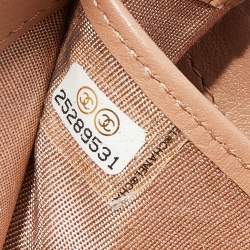 م�ملوكة مسبقًا Chanel Beige Caviar Chevron Quilted Leather Boy Flap Wallet