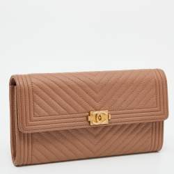 مملوكة مسبقًا Chanel Beige Caviar Chevron Quilted Leather Boy Flap Wallet