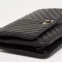 مملوكة مسبقًا Chanel Black Chevron Leather Reissue 2.55 Wallet On Chain