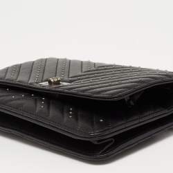 مملوكة مسبقًا Chanel Black Chevron Leather Reissue 2.55 Wallet On Chain