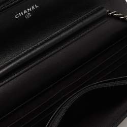 مملوكة مسبقًا Chanel Black Chevron Leather Reissue 2.55 Wallet On Chain