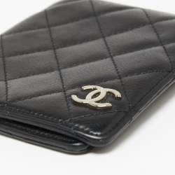 مملوكة مسبقًا Chanel Black Quilted Leather Bifold Wallet