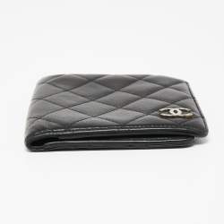 مملوكة مسبقًا Chanel Black Quilted Leather Bifold Wallet