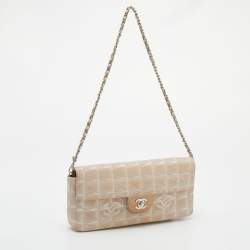 مملوكة مسبقًا حقيبة شانيل ترافيل لين إي / دبليو كانفاس بيج مبطن بقلاب