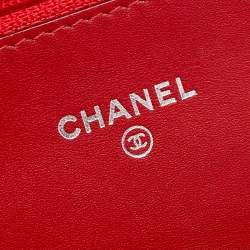 مملوكة مسبقًا محفظة بسلسلة شانيل كلاسيك جلد مبطن لامع أحمر