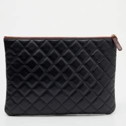 Pre Owned Chanel Black Quilted Leather O Case Clutch
