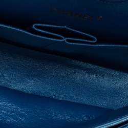 Pre Owned حقيبة شانيل كلاسيك جلد كافيار مبطن أزرق بقلاب مزدوج متوسطة