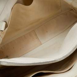 مملوكة مسبقًا حقيبة يد شانيل جراند شوبينج جلد كافيار مبطن أوف وايت