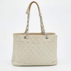 مملوكة مسبقًا حقيبة يد شانيل جراند شوبينج جلد كافيار مبطن أوف وايت