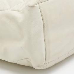 مملوكة مسبقًا حقيبة يد شانيل جراند شوبينج جلد كافيار مبطن أوف وايت