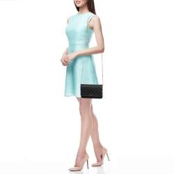 Pre Owned محفظة بسلسلة شانيل كلاسيك جلد وساتان مبطن ذهبي/أسود بقلاب