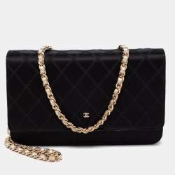 Pre Owned محفظة بسلسلة شانيل كلاسيك جلد وساتان مبطن ذهبي/أسود بقلاب