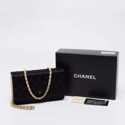 Pre Owned محفظة بسلسلة شانيل كلاسيك جلد وساتان مبطن ذهبي/أسود بقلاب