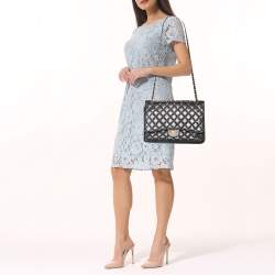 Pre Owned حقيبة شانيل ماكسي كلاسيك جلد كافيار مبطن أسود بقلاب مزدوج