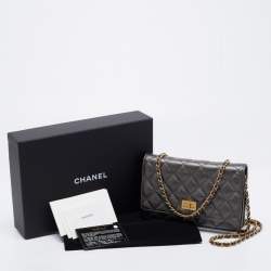 مملوكة مسبقًا مح�فظة بسلسلة شانيل ريإيشو 2.55 جلد مبطن رصاصية ميتالك