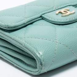 Pre Owned  محفظة شانيل كلاسيك جلد كافيار مبطنة أخضر منت بقلاب صغيرة