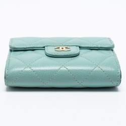 Pre Owned  محفظة شانيل كلاسيك جلد كافيار مبطنة أخضر منت بقلاب صغيرة