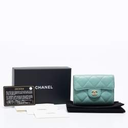 Pre Owned  محفظة شانيل كلاسيك جلد كافيار مبطنة أخضر منت بقلاب صغيرة