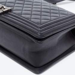 Pre Owned Chanel Black Quilted Leather New Medium Boy Flap Bag