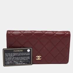 مملوكة مسبقًا محفظة كونتيننتال شانيل ين جلد مبطن أحمر سي سي