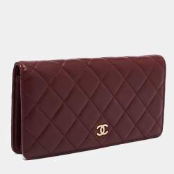 مملوكة مسبقًا محفظة كونتيننتال شانيل ين جلد مبطن أحمر سي سي