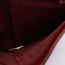 مملوكة مسبقًا محفظة كونتيننتال شانيل ين جلد مبطن أحمر سي سي