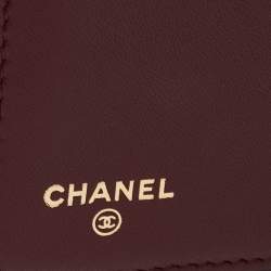 مملوكة مسبقًا محفظة كونتيننتال شانيل ين جلد مبطن أحمر سي سي