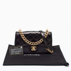 مملوكة مسبقًا حقيبة شانيل ستريت لاين جلد مبطن أسود صغيرة