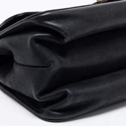 مملوكة مسبقًا حقيبة شانيل ستريت لاين جلد مبطن أسود صغيرة