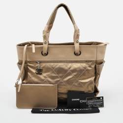 Pre Owned حقيبة يد توتس شانيل باريس بياريتز كانفاس مقوى مبطن ذهبي ميتالك كبيرة