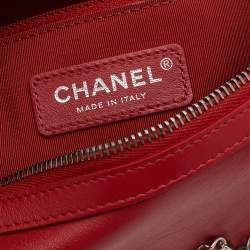 Pre Owned حقيبة بولينغ شانيل جلد حمراء شعار ماركة بسلسلة