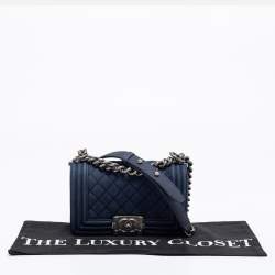 مملوكة مسبقًا حقيبة شانيل جلد نوبوك كافيار مبطن أزرق صغيرة بقلاب