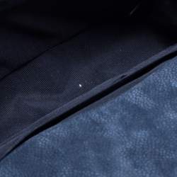 مملوكة مسبقًا حقيبة شانيل جلد نوبوك كافيار مبطن أزرق صغيرة بقلاب