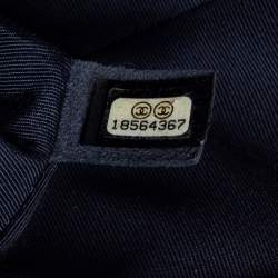 مملوكة مسبقًا حقيبة شانيل جلد نوبوك كافيار مبطن أزرق صغيرة بقلاب