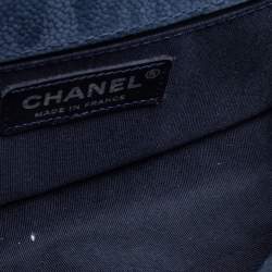 مملوكة مسبقًا حقيبة شانيل جلد نوبوك كافيار مبطن أزرق صغيرة بقلاب